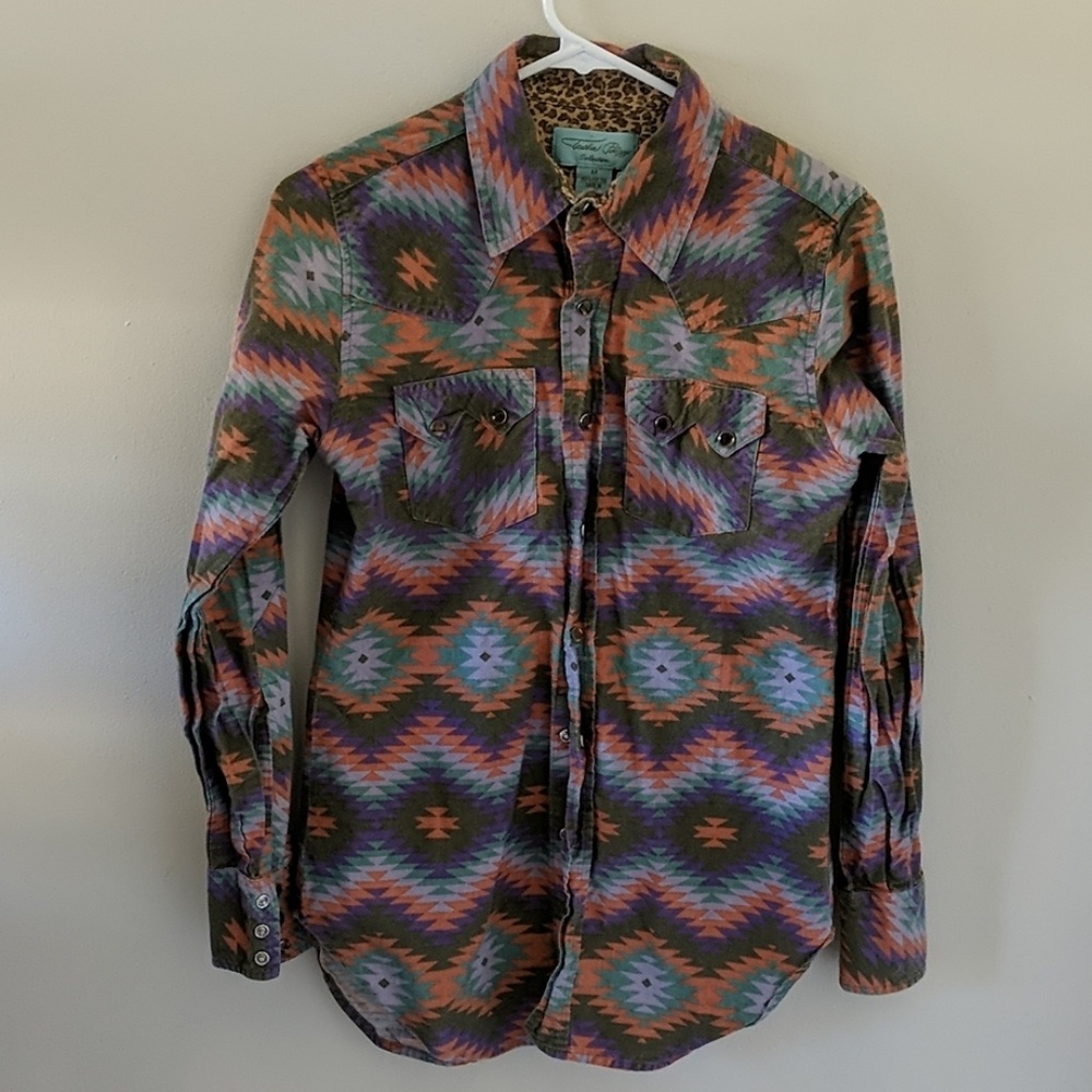 Pearl snap button up